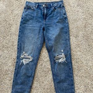 AMERICAN EAGLE MOM JEAN